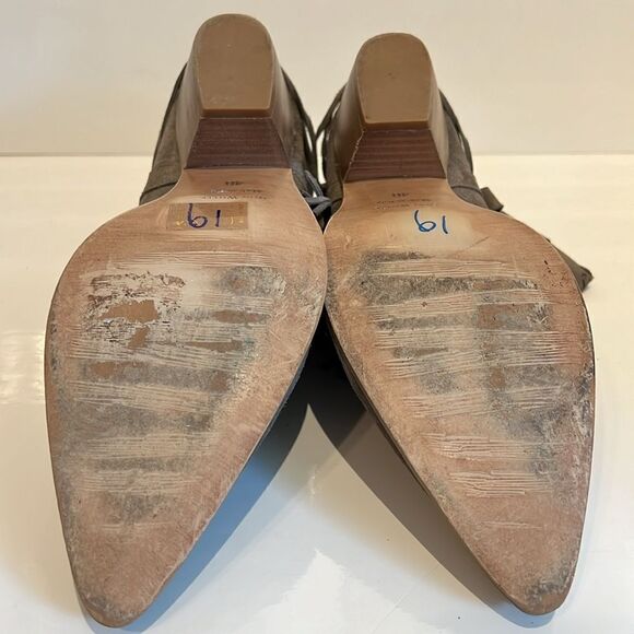 Ron‎ White “Braillee” Grey Suede Pointed Toe Booties Size 40 - Picture 8 of 15